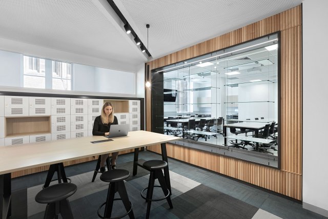 Laureate International University (AU)