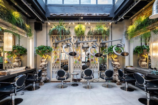 Hari's Hairdressers (GB)